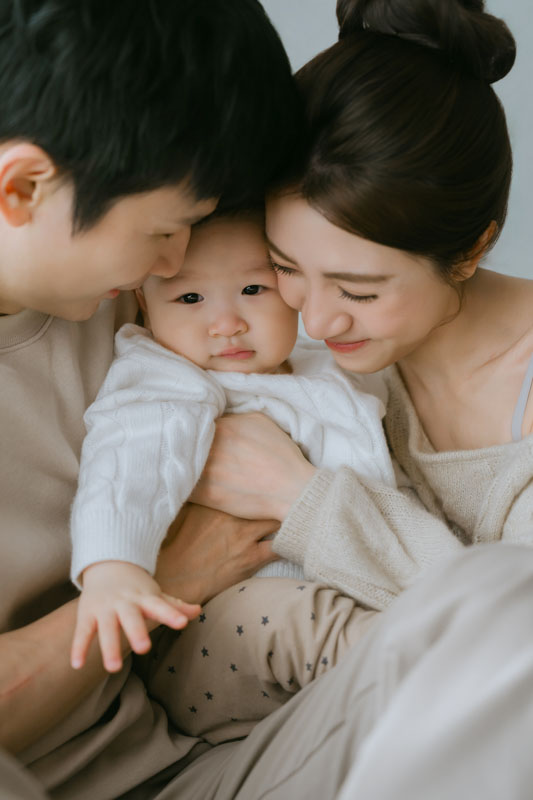 SJwedding鯊魚婚紗婚攝團隊雨翰在台北拍攝的全家福寫真” width=