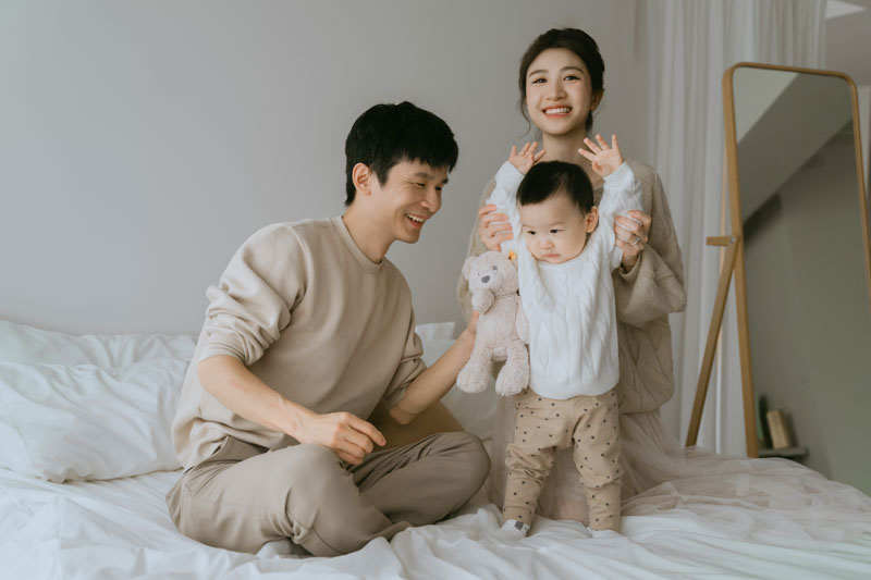 SJwedding鯊魚婚紗婚攝團隊雨翰在台北拍攝的全家福寫真” width=