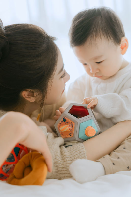 SJwedding鯊魚婚紗婚攝團隊雨翰在台北拍攝的全家福寫真” width=