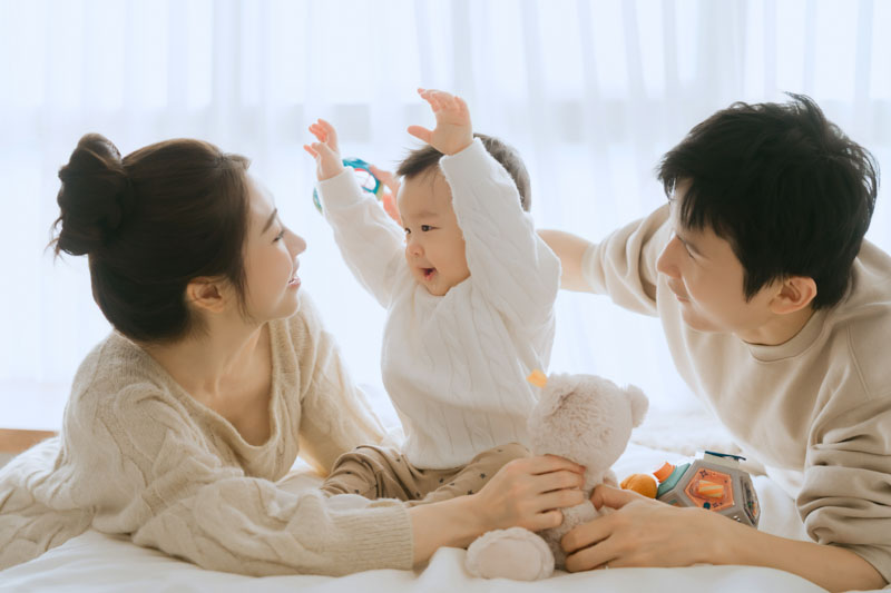 SJwedding鯊魚婚紗婚攝團隊雨翰在台北拍攝的全家福寫真” width=