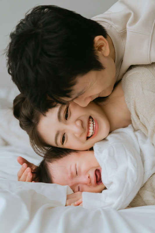 SJwedding鯊魚婚紗婚攝團隊雨翰在台北拍攝的全家福寫真” width=