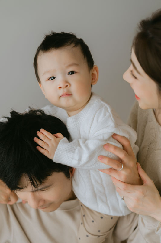 SJwedding鯊魚婚紗婚攝團隊雨翰在台北拍攝的全家福寫真” width=